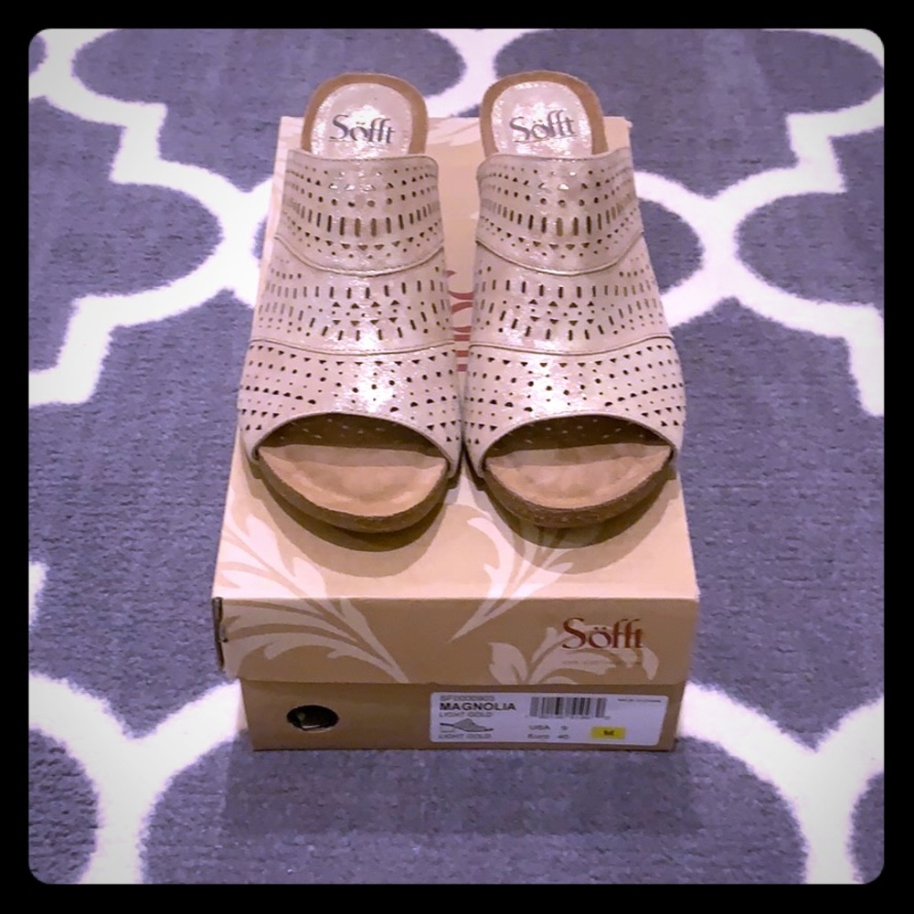 New In Box - Sofft Magnolia - light gold